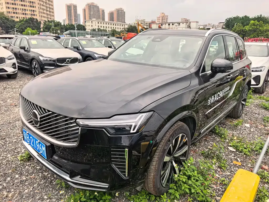 Volvo XC90 — фото 1