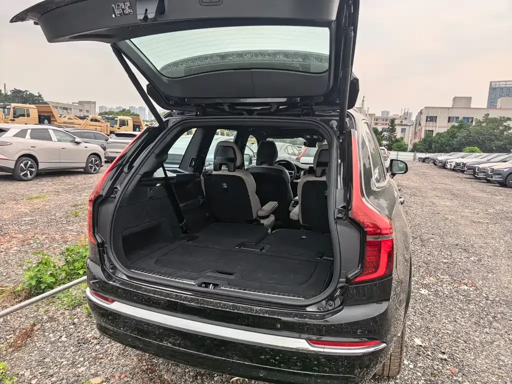 Volvo XC90 — фото 9