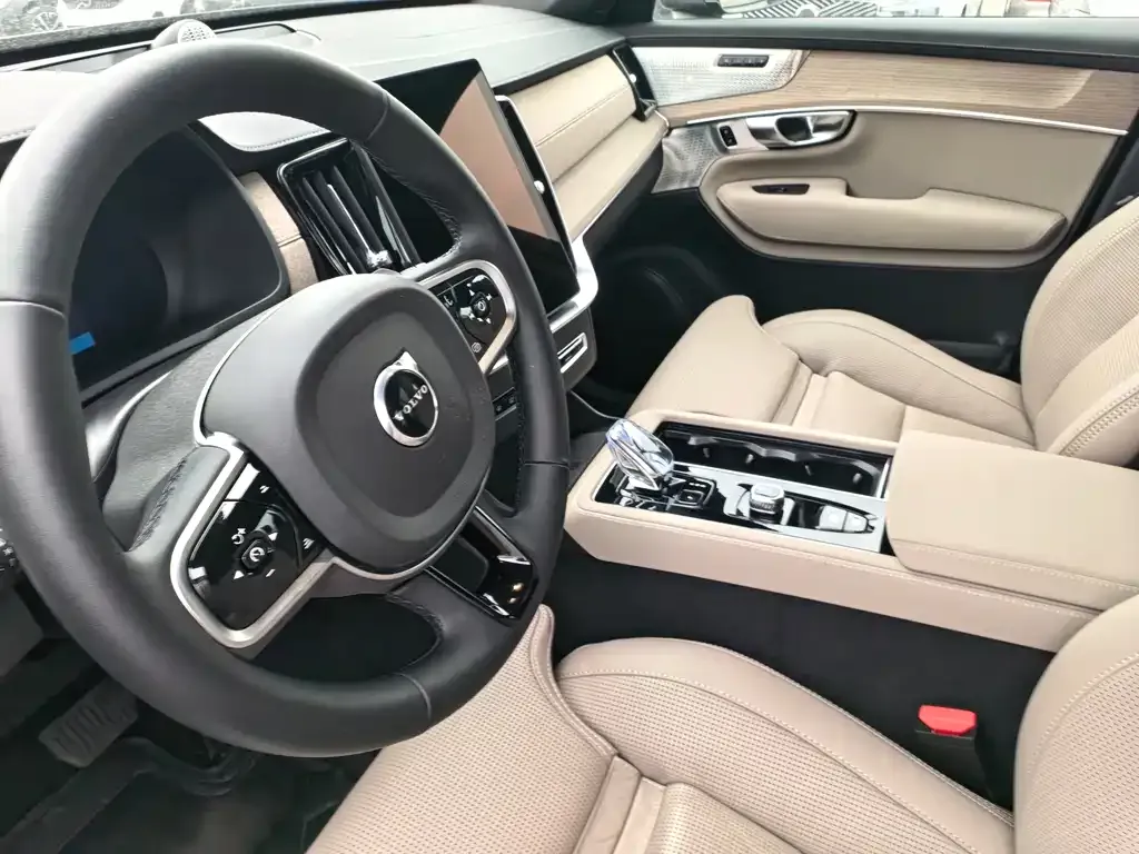 Volvo XC90 — фото 4