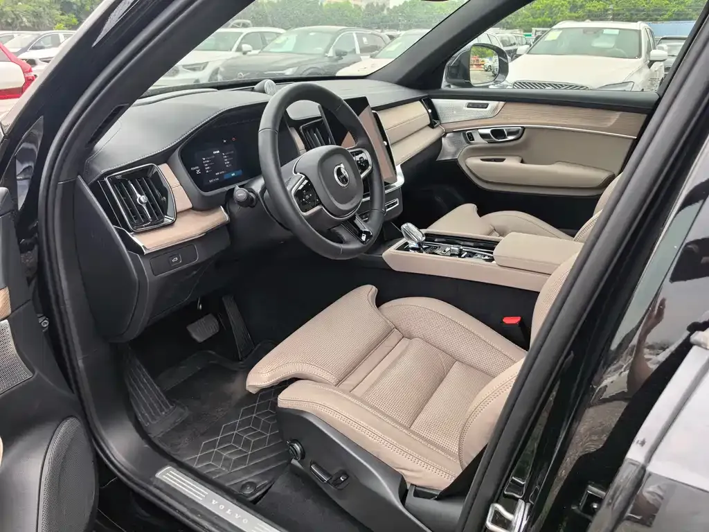 Volvo XC90 — фото 10