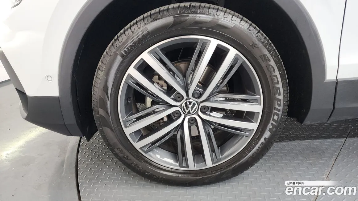 Volkswagen Tiguan — фото 9