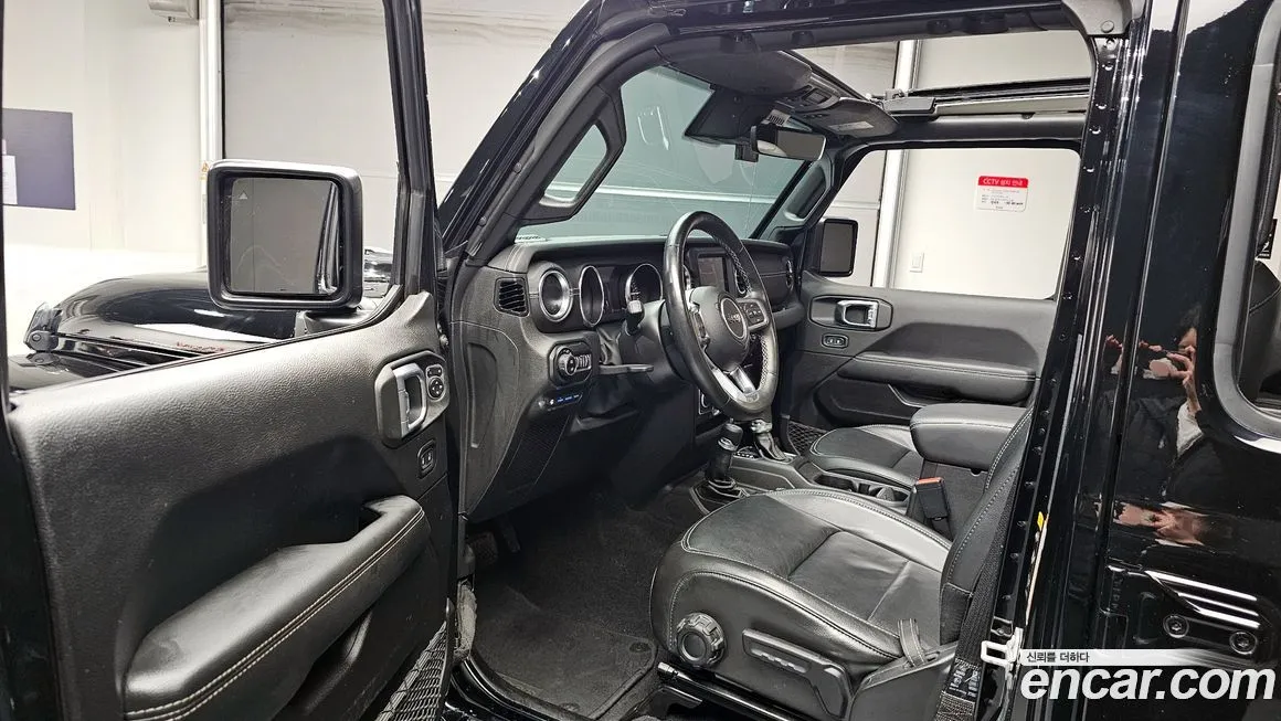 Jeep Wrangler — фото 10