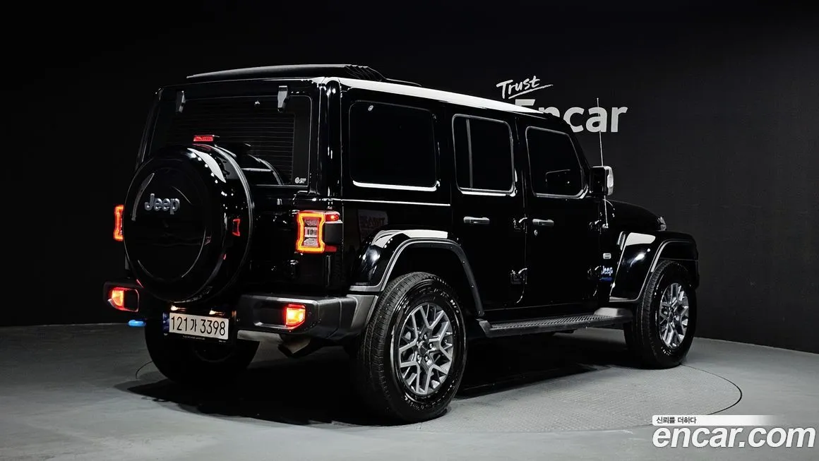 Jeep Wrangler — фото 9
