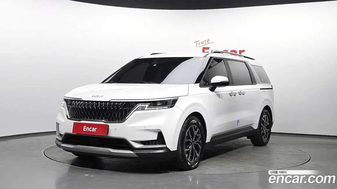 Kia Carnival — фото 1