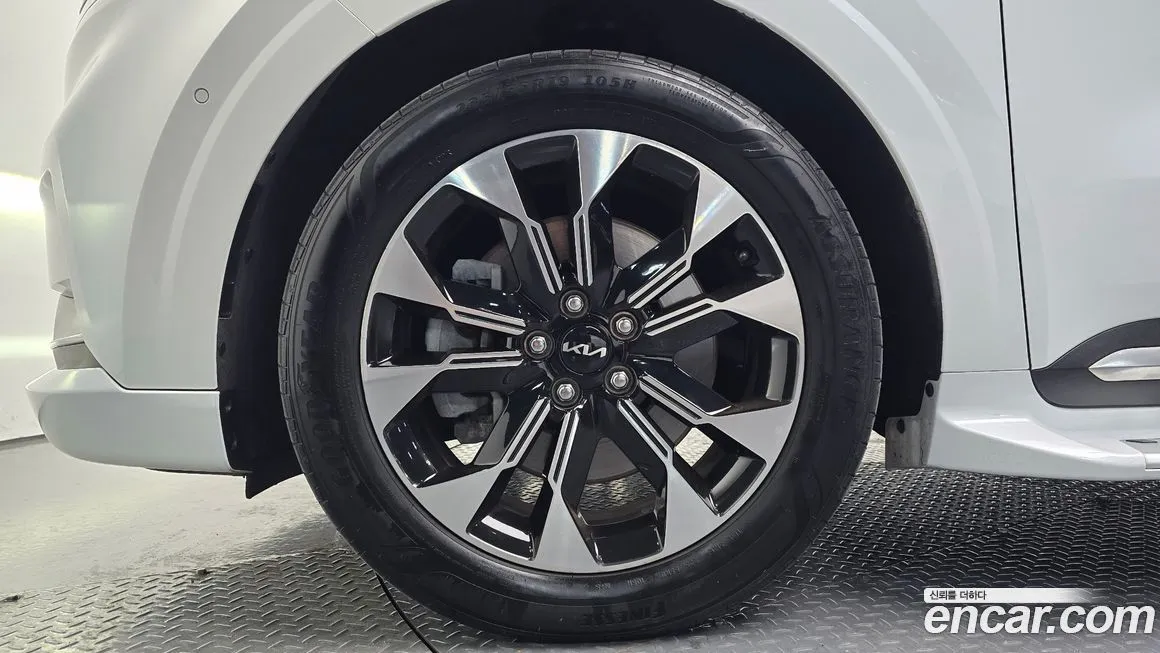 Kia Carnival — фото 10