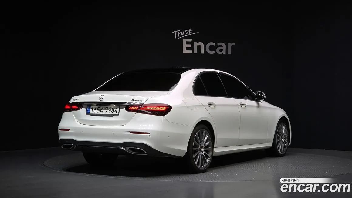 Mercedes-Benz E-Class — фото 2