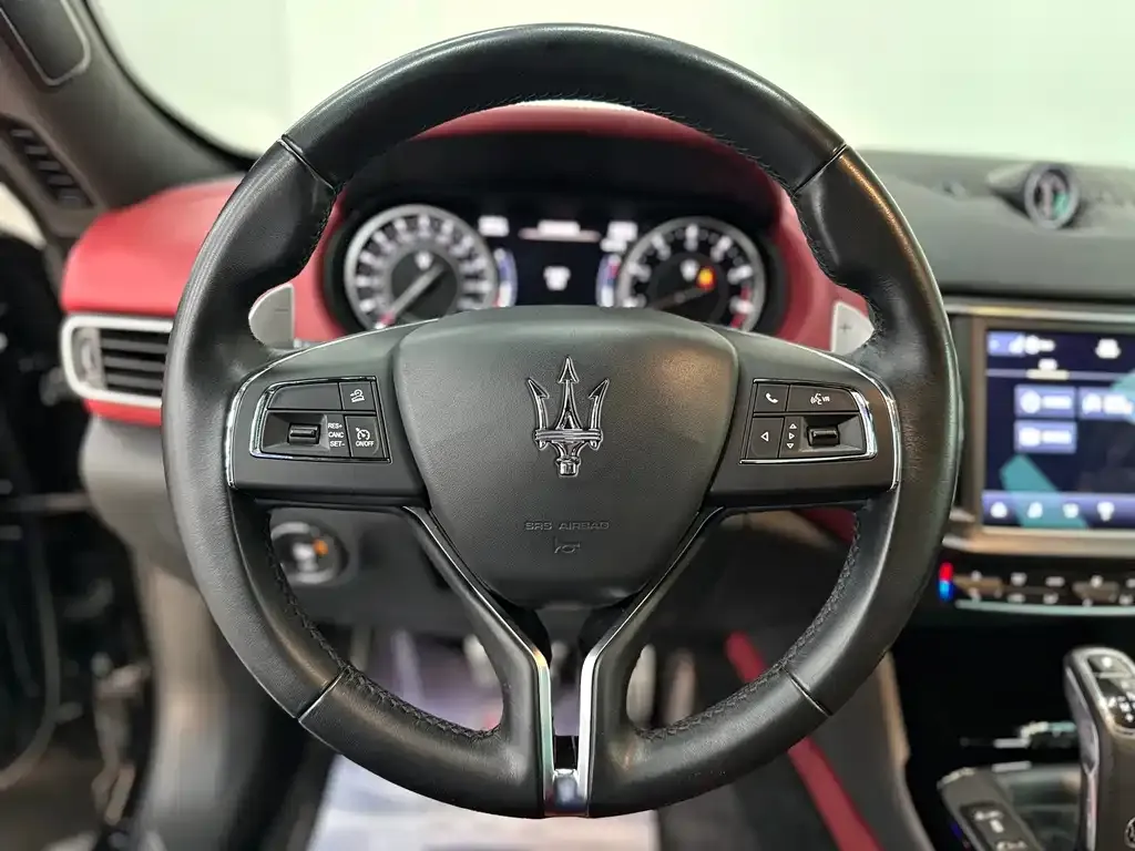 Maserati Levante — фото 6