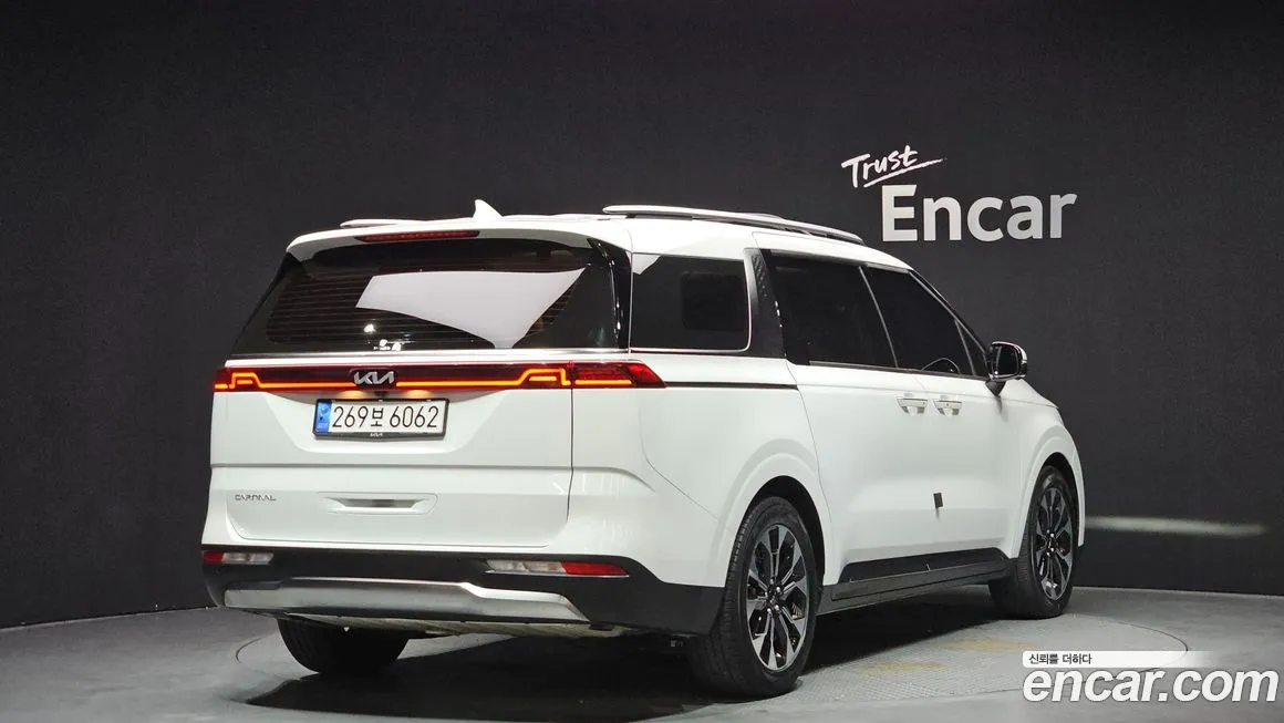 Kia Carnival — фото 10