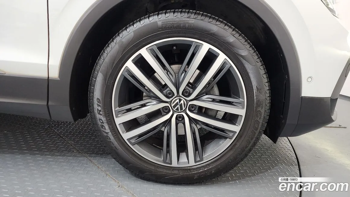 Volkswagen Tiguan — фото 7