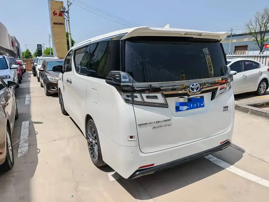 Toyota Vellfire — фото 6