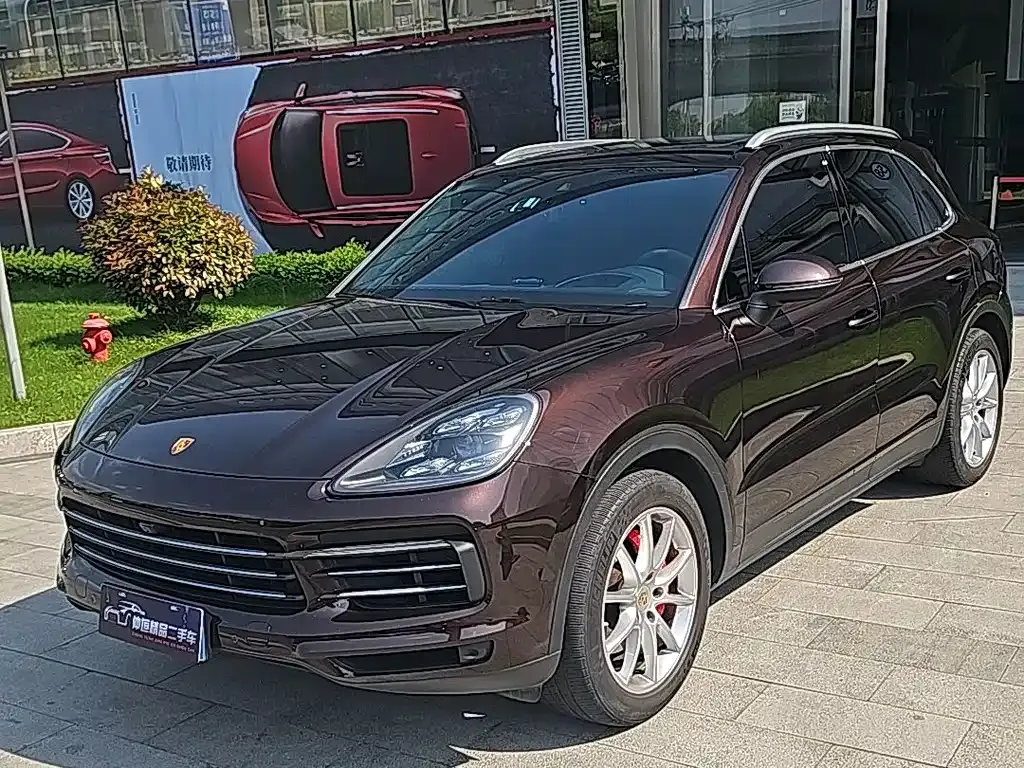 Porsche Cayenne — фото 1