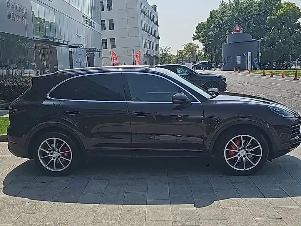 Porsche Cayenne — фото 7