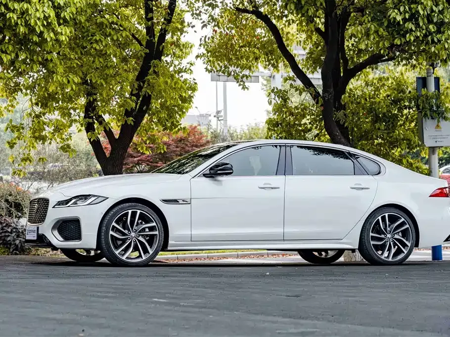 Jaguar XFL — фото 10