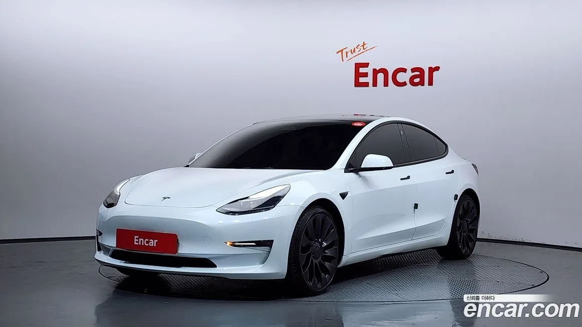 Tesla Model 3 — фото 1