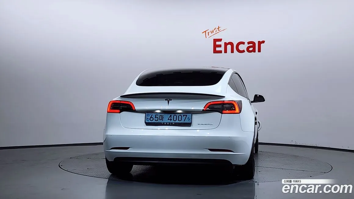 Tesla Model 3 — фото 10