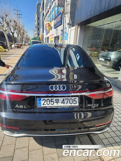 Audi A8 — фото 3
