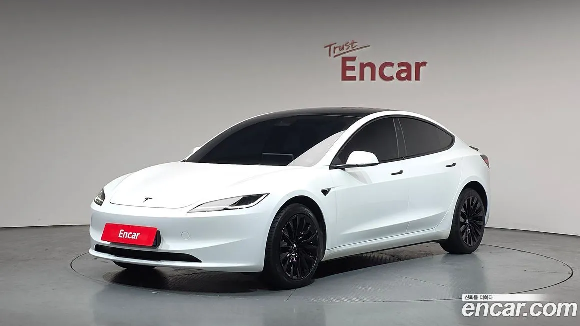 Tesla Model 3 — фото 1