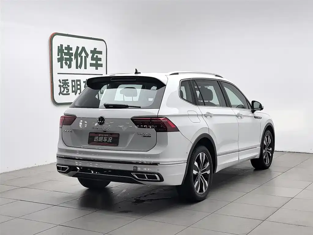 Volkswagen Tiguan L — фото 10