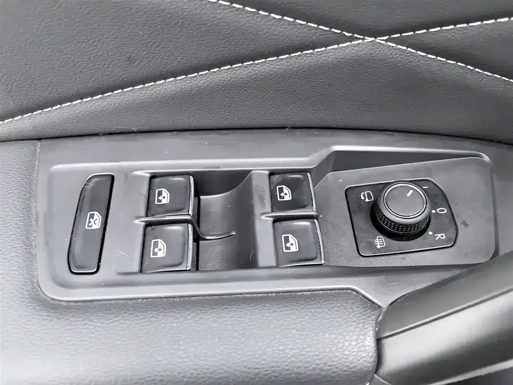 Volkswagen Tiguan L — фото 3