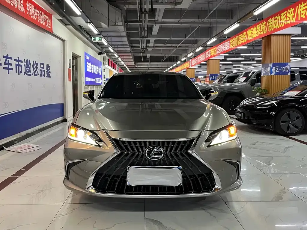 Lexus ES — фото 1