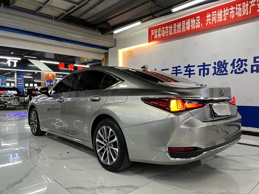 Lexus ES — фото 8
