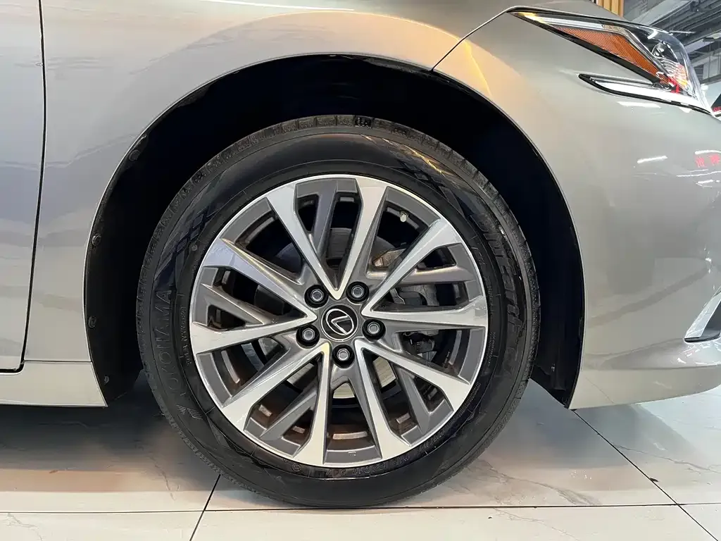 Lexus ES — фото 10