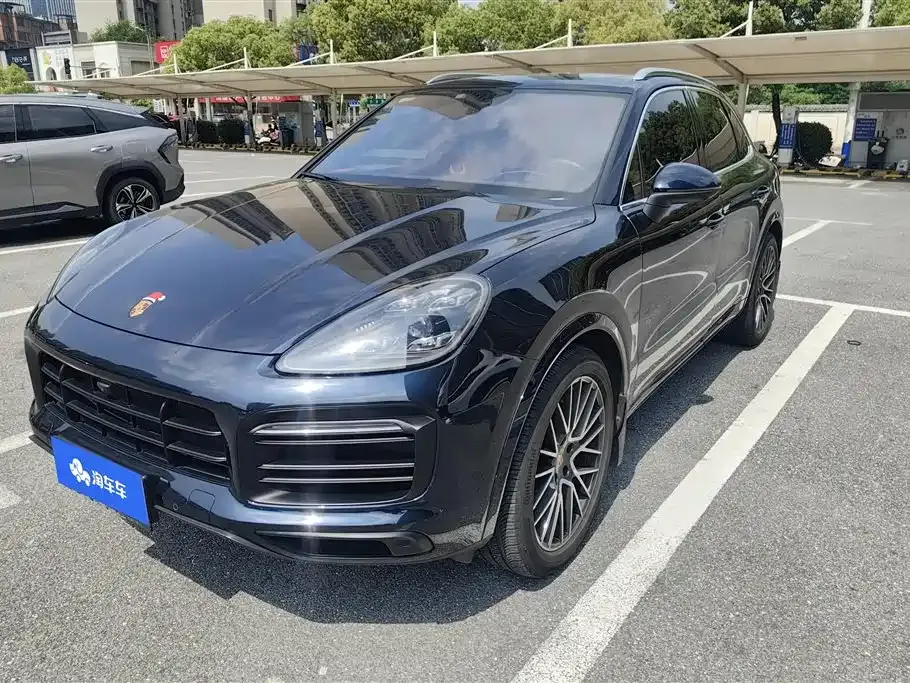Porsche Cayenne — фото 1