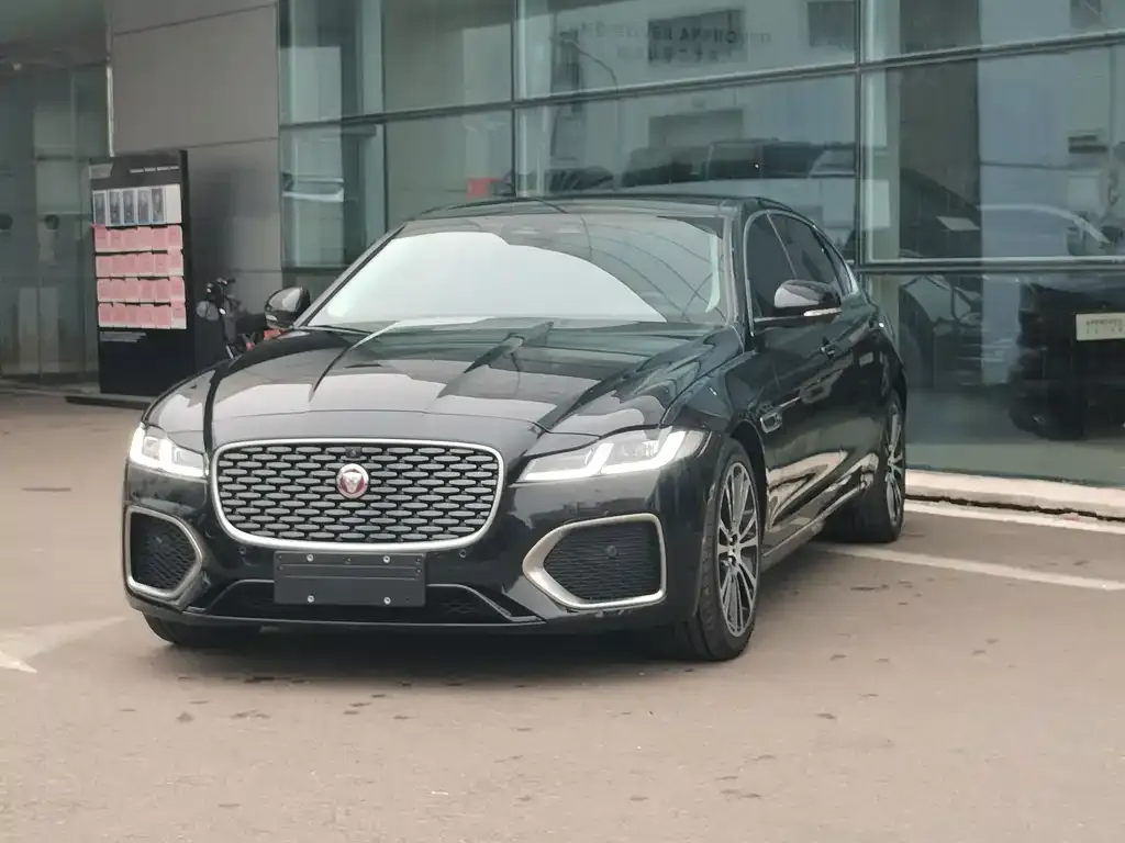 Jaguar XFL — фото 1