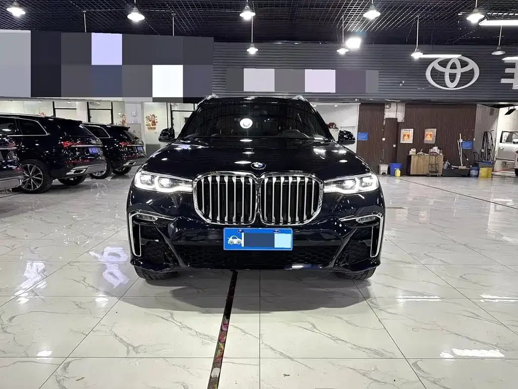 BMW X7 — фото 2