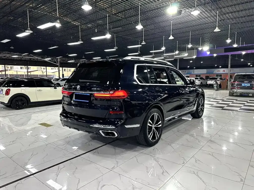 BMW X7 — фото 8