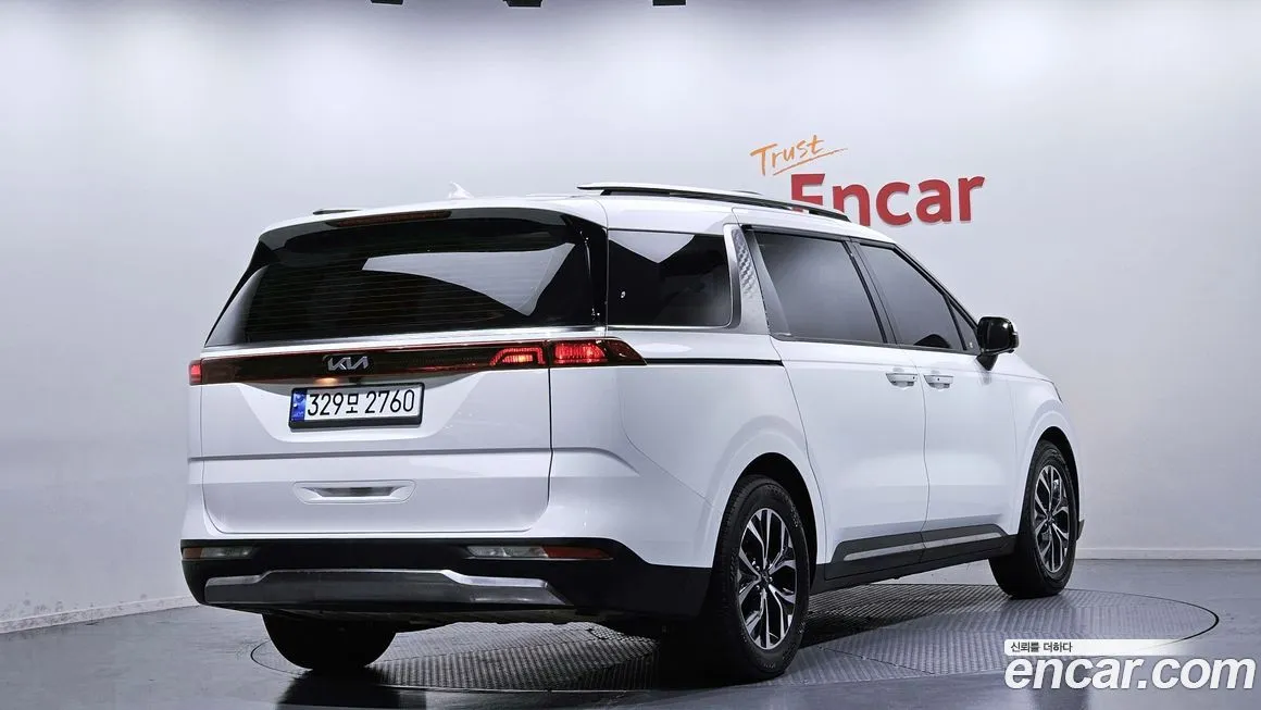 Kia Carnival — фото 10