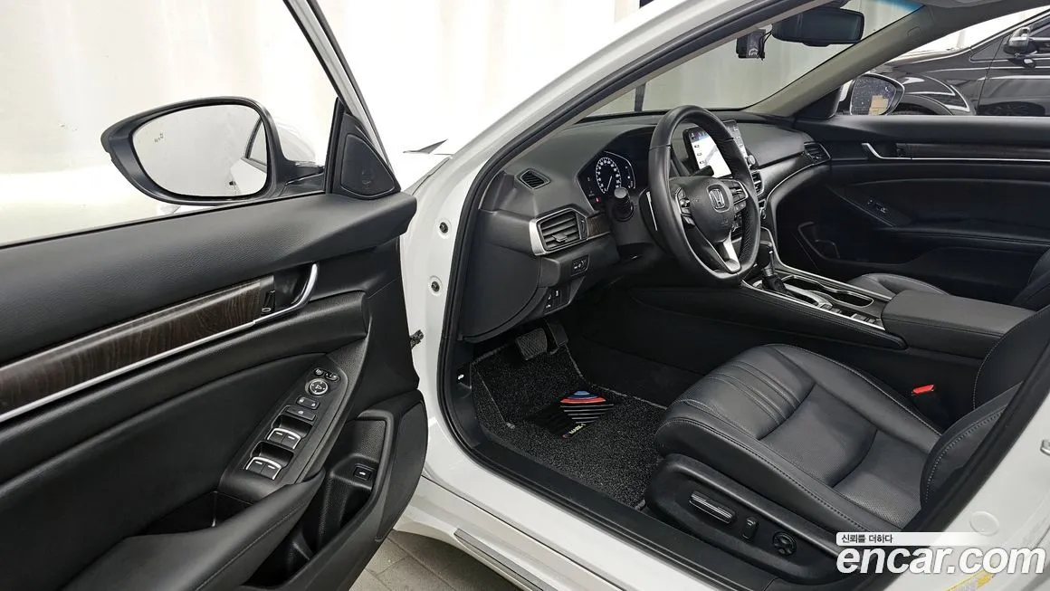 Honda Accord — фото 10