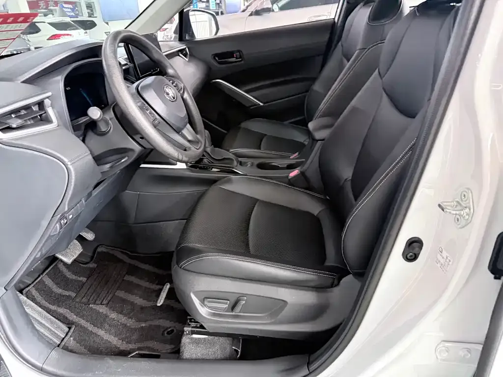 Toyota Corolla Cross — фото 9