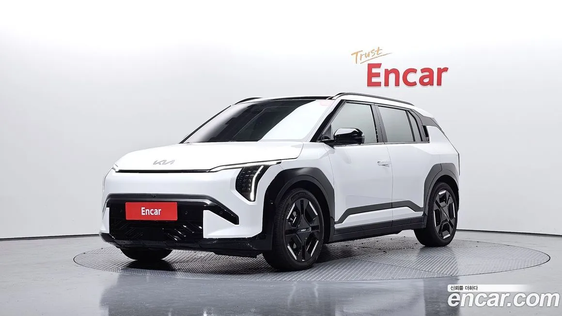 Kia EV3 — фото 1