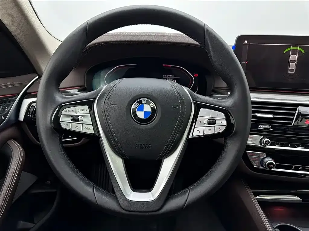 BMW 5 Series — фото 9