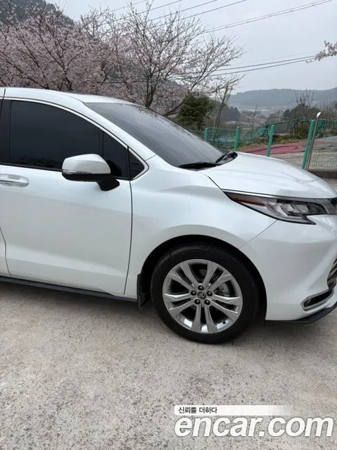 Toyota Sienna — фото 4