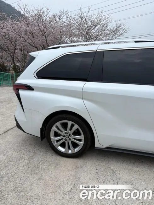 Toyota Sienna — фото 5