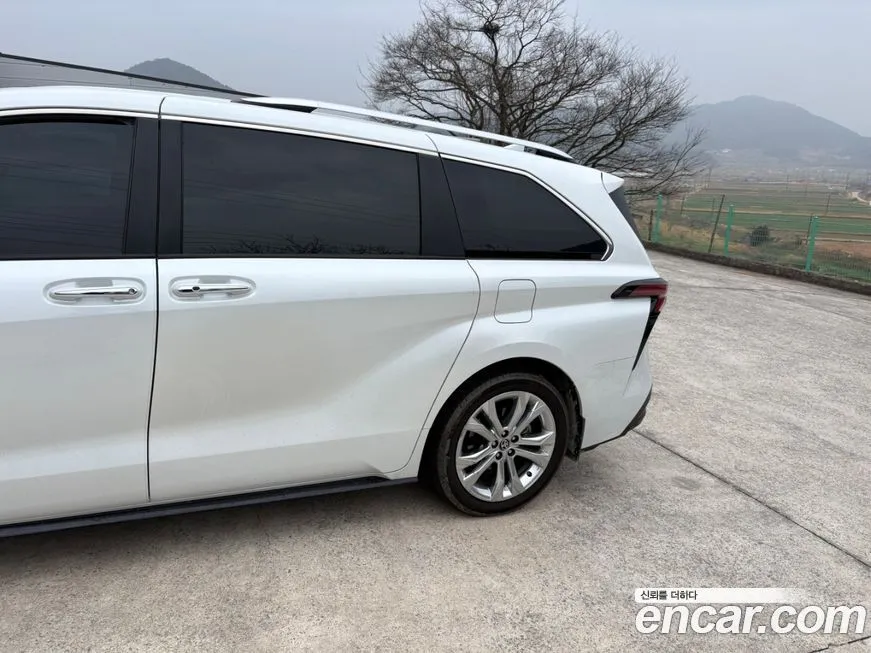 Toyota Sienna — фото 3