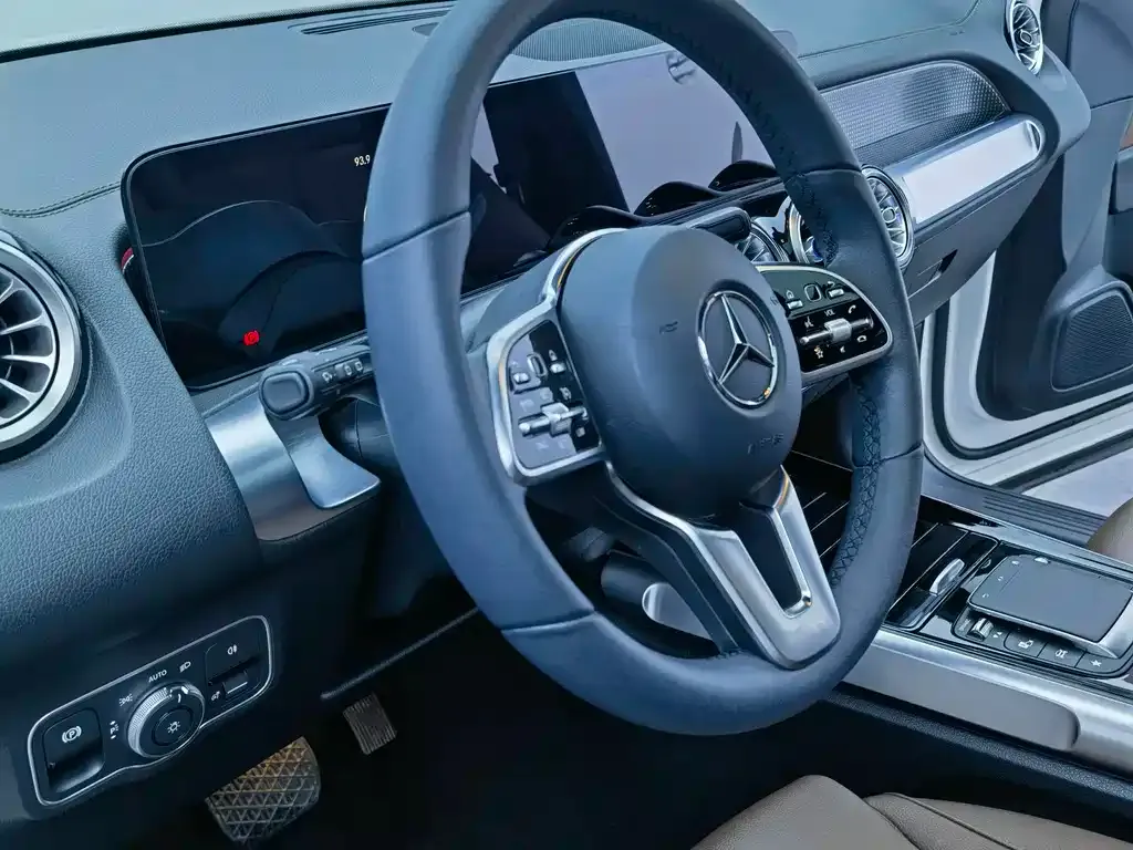 Mercedes-Benz GLB — фото 10