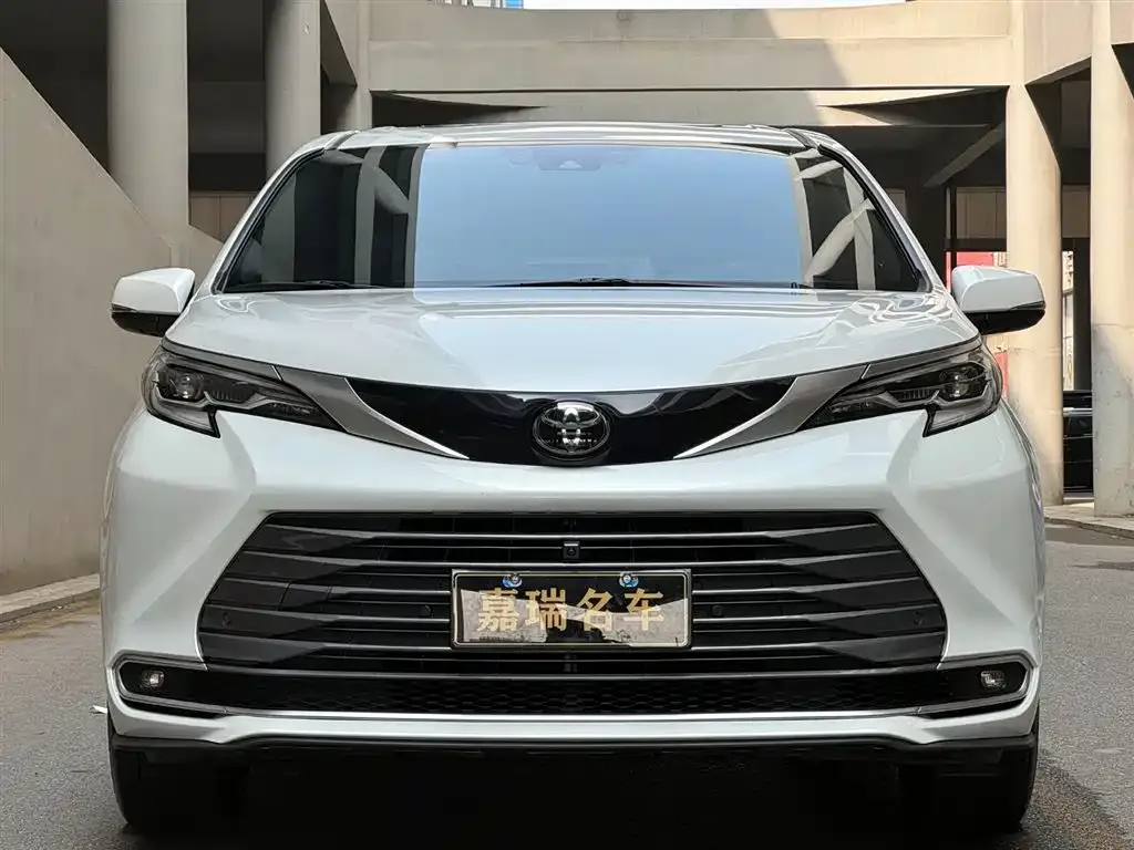 Toyota Sienna — фото 4