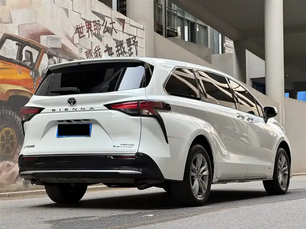 Toyota Sienna — фото 7