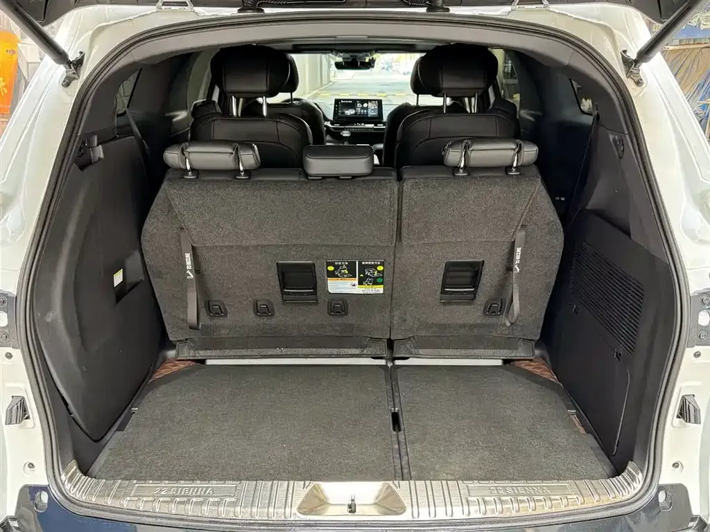 Toyota Sienna — фото 6