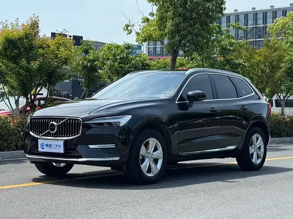 Volvo XC60 — фото 1