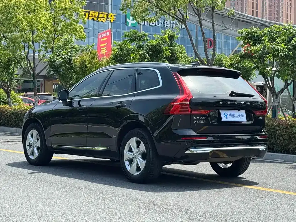 Volvo XC60 — фото 8