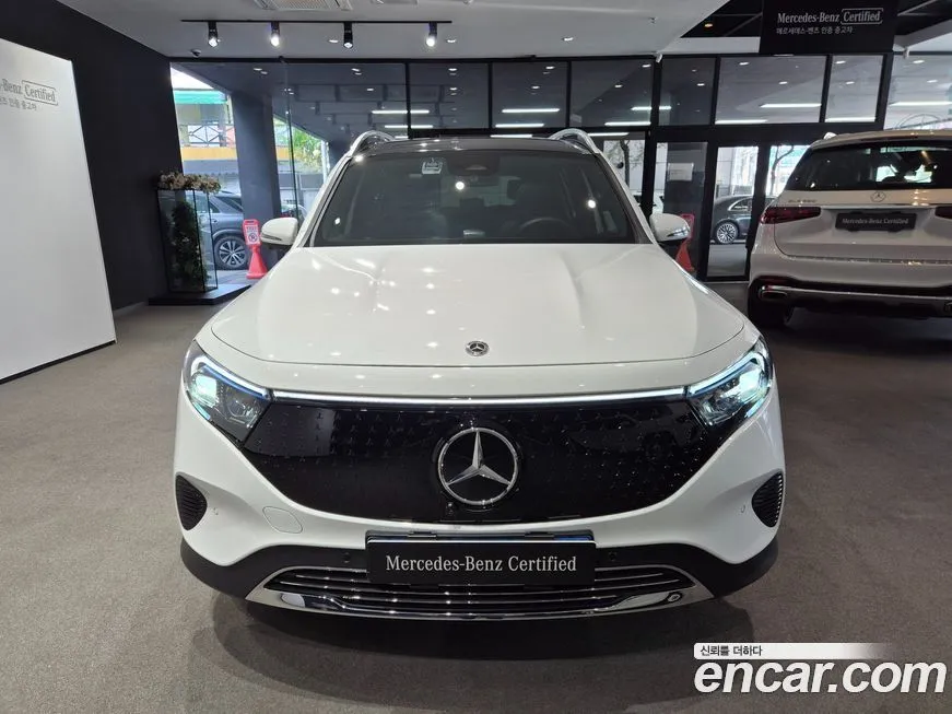 Mercedes-Benz EQB — фото 10