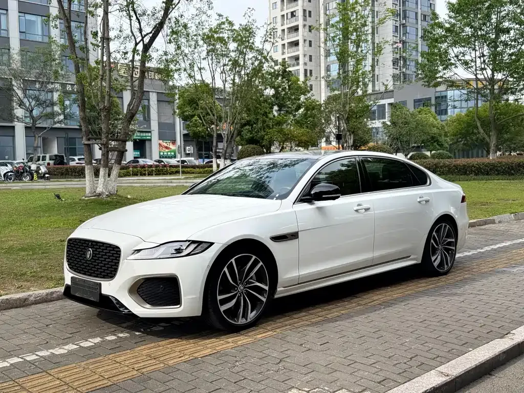 Jaguar XFL — фото 1