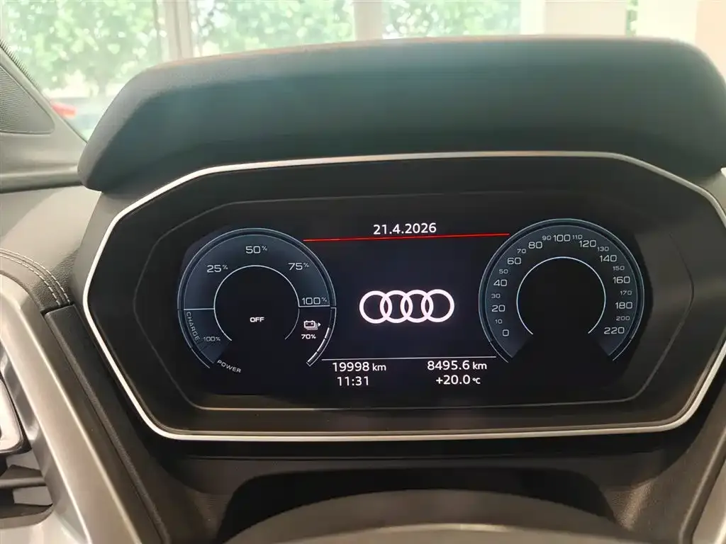 Audi Q4 e-tron — фото 10