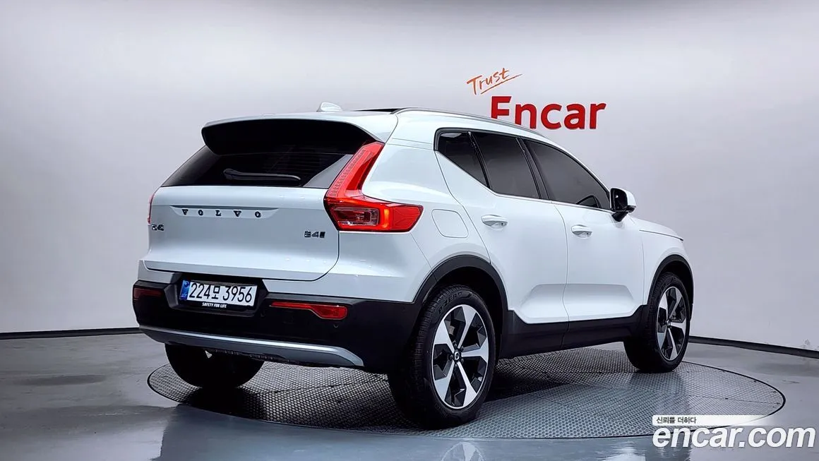 Volvo XC40 — фото 3