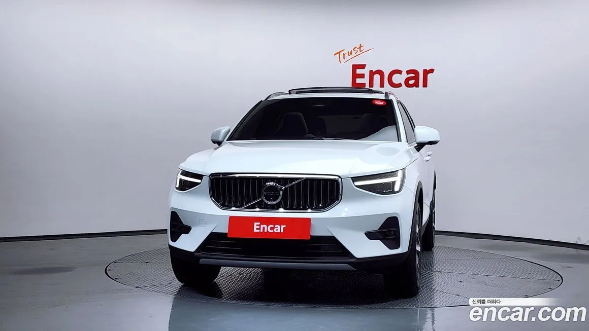 Volvo XC40 — фото 4