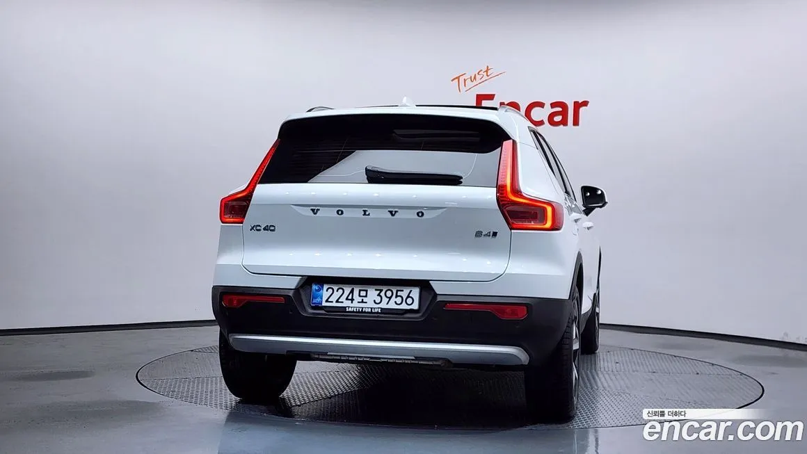 Volvo XC40 — фото 2